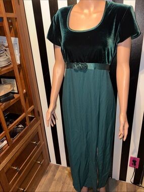 1980s Hunter Green Vintage Velvet Top Long  Maxi Modest Dress Med/Large Woman’s